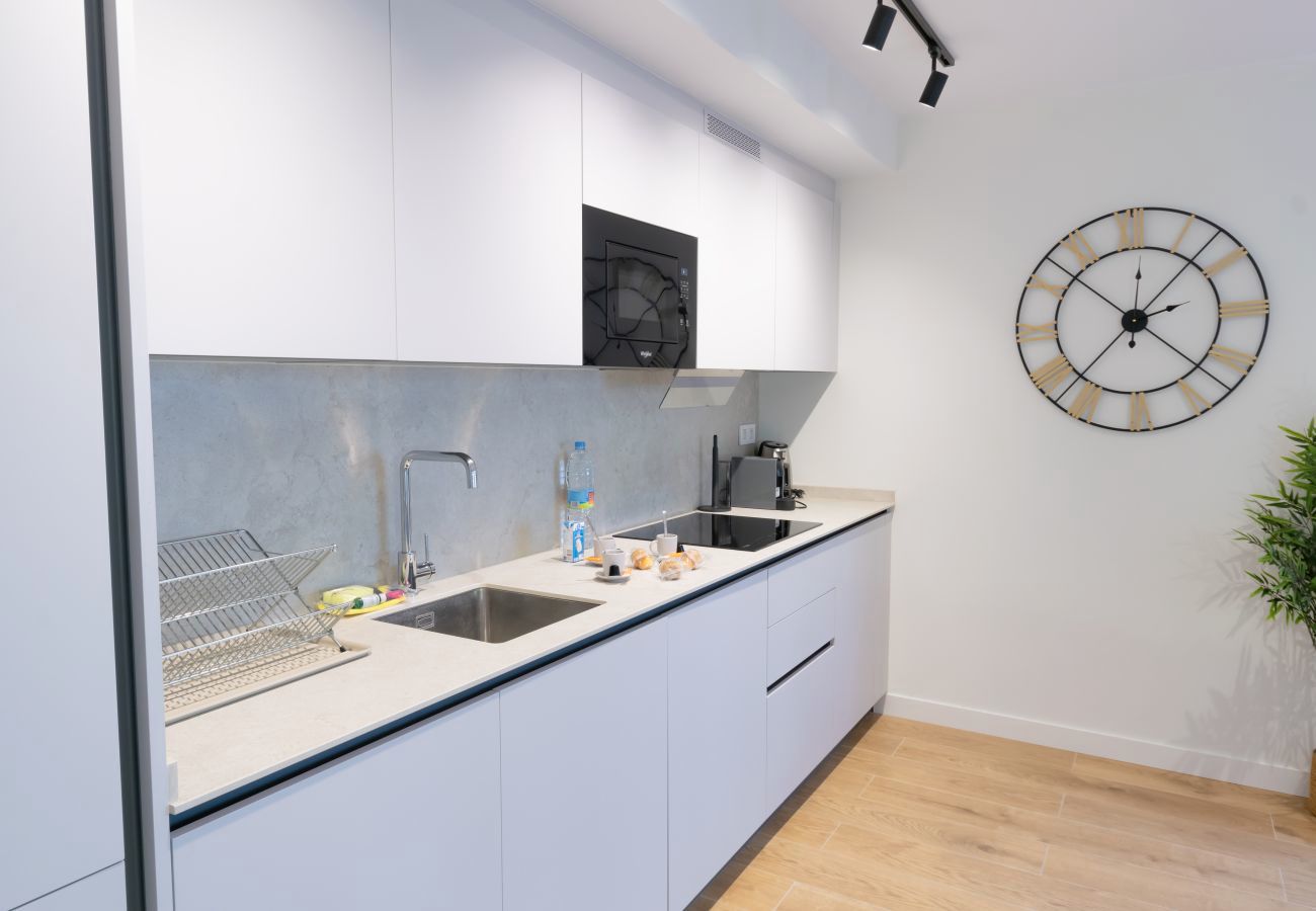 Encimera de cocina con fregadero y escurreplatos, apartamento Urban Plus